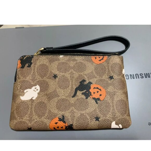 Coach Corner Zip Wristlet HALLOWEEN Print BlackCat Ghost Pumpkin PRICE FIRM - Picture 2 of 4